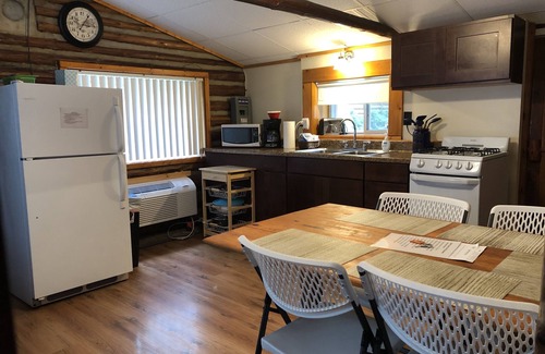 Mayfield Cabin | Lake Cabin Resort-Cabin 3