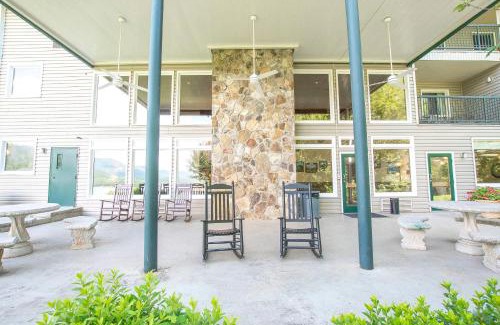 Hiawassee Hotel | Lake Chatuge Lodge
