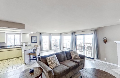 Chelan Apartment | Lake Chelan Shores Sleek Stunner 19 to 4