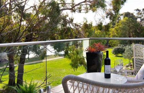 Daylesford House | Lake Como Villa - Lake Daylesford on your doorstep