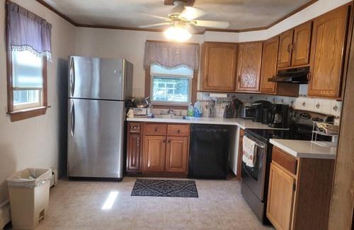 Melrose House | Lake Congamond Cozy Stylish Comfortable House
