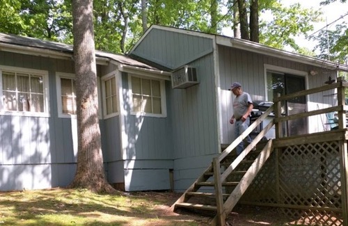 Moneta Cottage | Lake Cottage on Water at Smith Mountain Lake
