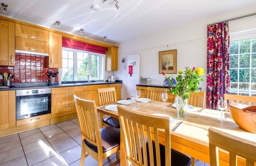 Thorpeness Apartment | Lake Cottage - sleeps 10 guests in 5 bedrooms