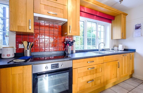 Thorpeness Apartment | Lake Cottage - sleeps 10 guests in 5 bedrooms