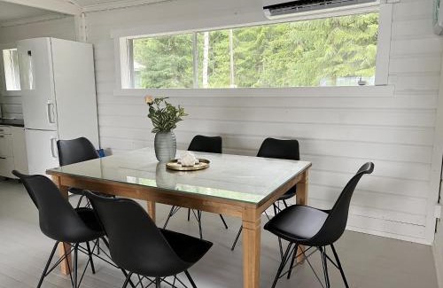 Laukaa Ski Chalet | Lake Cottage with sauna (near City)