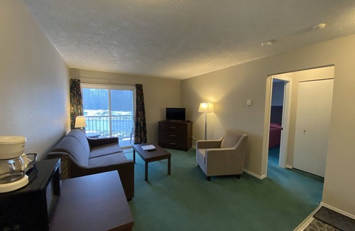Lake Cowichan Cabin | Lake Cowichan Lodge