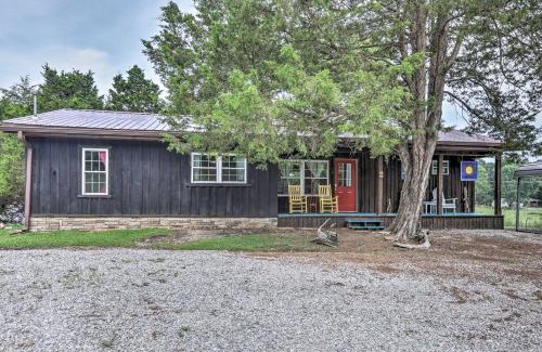 Albany House | Lake Cumberland Area Cabin - 4 Mi to Lake!