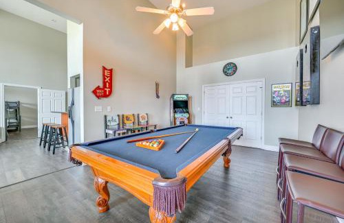 Bronston House | Lake Cumberland Home with Hot Tub and Game Room