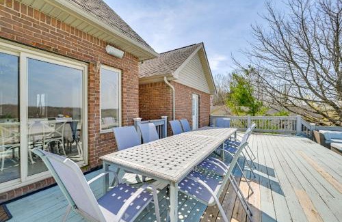 Bronston House | Lake Cumberland Home with Hot Tub and Game Room