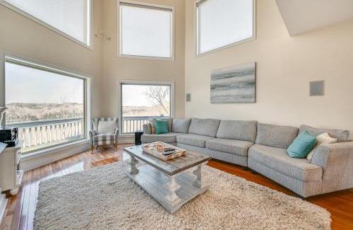 Bronston House | Lake Cumberland Home with Hot Tub and Game Room