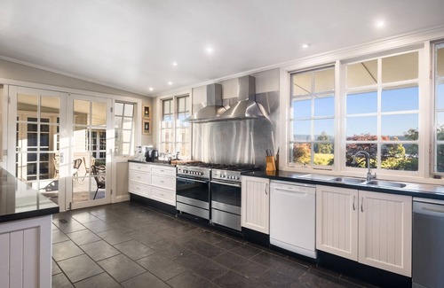 Kangaroo Valley House | Lake David Luxury Lakehouse-"Winter Special" stay 2 nights get 3rd Night 50% Off