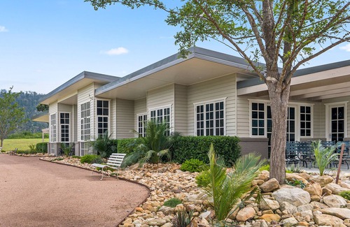 Kangaroo Valley House | Lake David Luxury Lakehouse-"Winter Special" stay 2 nights get 3rd Night 50% Off