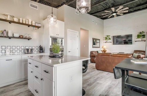 Bridgeport House | Lake Days Await Boat Parking Big Porch