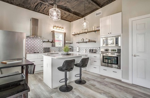 Bridgeport House | Lake Days Await Boat Parking Big Porch