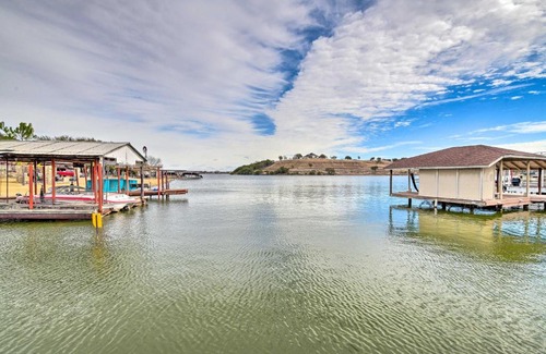 Granbury House | Lake Dayz Granbury Retreat with Private Dock!