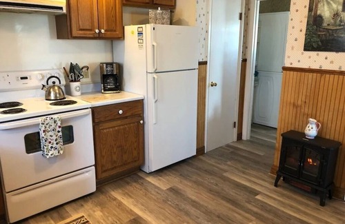 Dresden House | Lake Dreamin-Seneca Lake-Waterfront-Hot Tub-Wine Trail, 100ft Private Level Beach-Pets OK