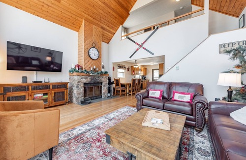 North Glade Hills House | Lake Effect: Lakefront, Dogs Welcome, Private Dock, Hot Tub, Fire Pit!