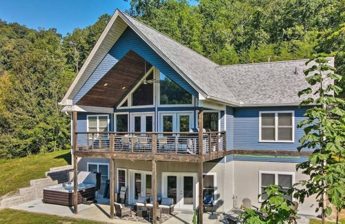 Tazewell House | Lake Effect on Lake Norris