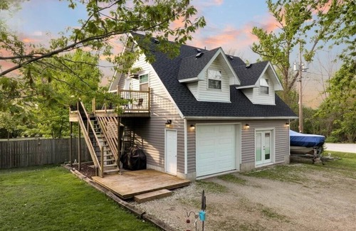 Amherstburg Apartment | Lake Erie Retreat: Waterfront Cozy Apartment