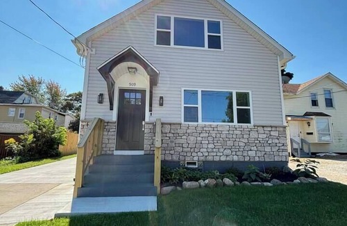 Erie House | Lake Erie views- 2 mins to downtown & Bayfront