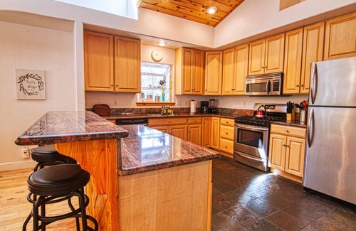Groveland House | LAKE ESCAPE at Pine Mountain Lake