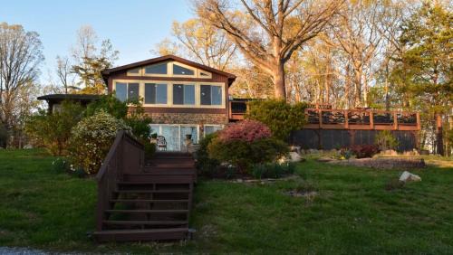 Huddleston House | Lake Escape To An Elegant 4 Br Home