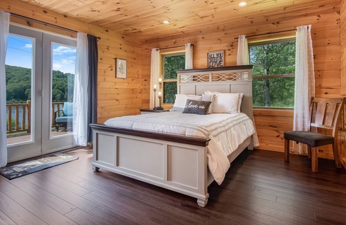 South Kortright House | Lake Eugene Luxury Log Estate Brand New Built in 2019! Lake Front Baseball!