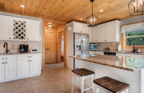 South Kortright House | Lake Eugene Luxury Log Estate Brand New Built in 2019! Lake Front Baseball!