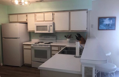 Pawleys Island Condo | Lake/Fairway view - Private 3Bed/3Bath - Walk to pool