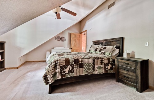 Sylvan Shores Cabin | Lake Forest Luxury Log Cabins