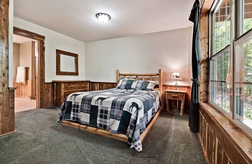 Sylvan Shores Cabin | Lake Forest Luxury Log Cabins