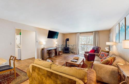 Taos Ski Valley Apartment | Lake Fork 10