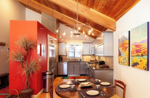 Taos Ski Valley Condo | Lake Fork 12 - Stylish Condo with WiFi, just a stroll to Ski Lifts