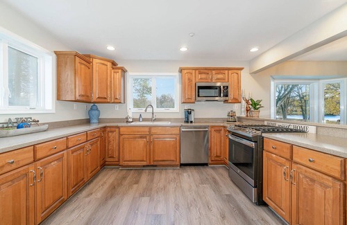 Fairfield House | Lake Front 5 Bedroom Estate Home-A Mile from Liberty Mt Ski & Golf Resort