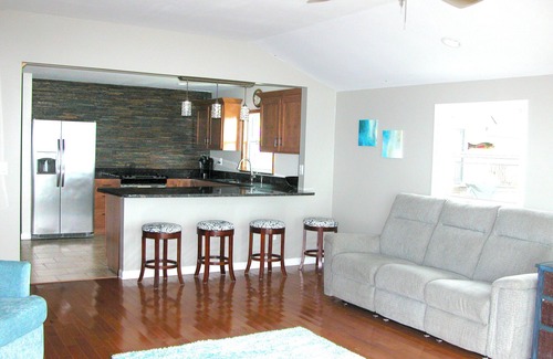 Anchorville House | Lake Front Bungalow with AC in charming Ira