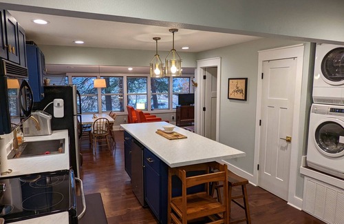 Eagle Rock House | Lake Front Cabin - Walk to the water