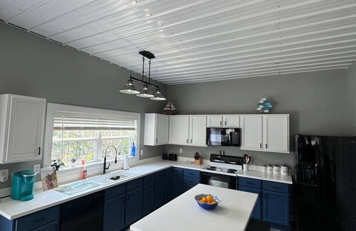 Se Ree House | Lake Front charming 2-bedroom house, at Rough River Lake.