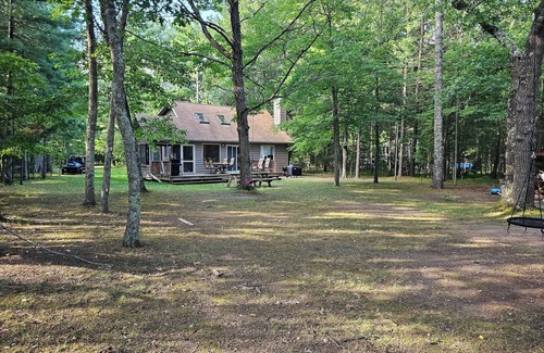 Holcombe Cottage | Lake front cottage on beautiful quiet setting on Lake Holcombe