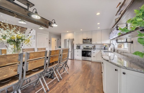 Lake Harmony House | Lake Front! "Great Lake Escape" Dock w/Hot Tub, Fire Pit, Pool Table, Foosball & Shuffleboard