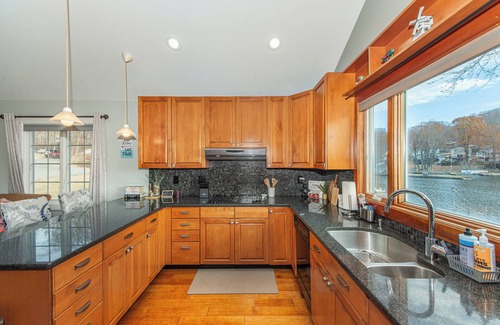 Lake Hopatcong House | Lake Front Home w/Dock, Kayak, Canoe Right On Lake Hopatcong w/AC Wifi Huge Deck