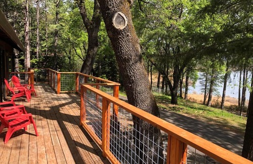 Lakehead House | Lake Front Home. 2900 sq/ft with a 1000sq/ft deck