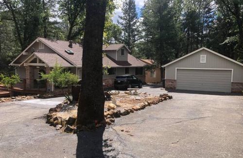 Lakehead House | Lake Front Home. 2900 sq/ft with a 1000sq/ft deck