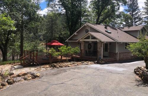 Lakehead House | Lake Front Home. 2900 sq/ft with a 1000sq/ft deck