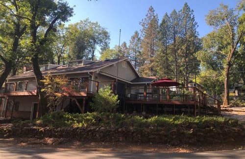 Lakehead House | Lake Front Home. 2900 sq/ft with a 1000sq/ft deck