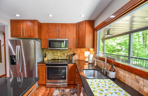 Dawsonville House | Lake front home near hiking wineries hot tub kayak dock and outlet mall