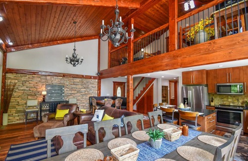 Dawsonville House | Lake front home near hiking wineries hot tub kayak dock and outlet mall