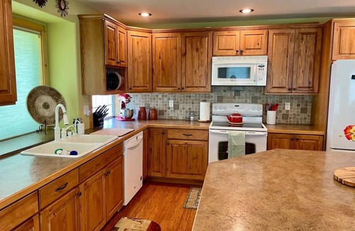 Grapeview House | Lake Front Home on Mason Lake W/Private Dock