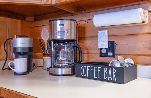 Ellsworth Cabin | Lake front, hot tub, kayak, paddle board, Dogs, Mount Desert Island, Bar Harbor!