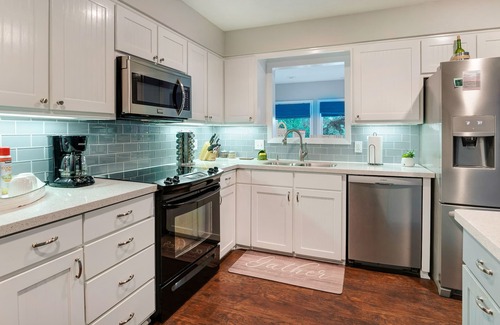 Holly Lake Ranch House | Lake Front - Hot Tub - Great Views - Fire Pit - Kayaks - Holly Lake Ranch