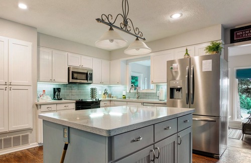 Holly Lake Ranch House | Lake Front - Hot Tub - Great Views - Fire Pit - Kayaks - Holly Lake Ranch